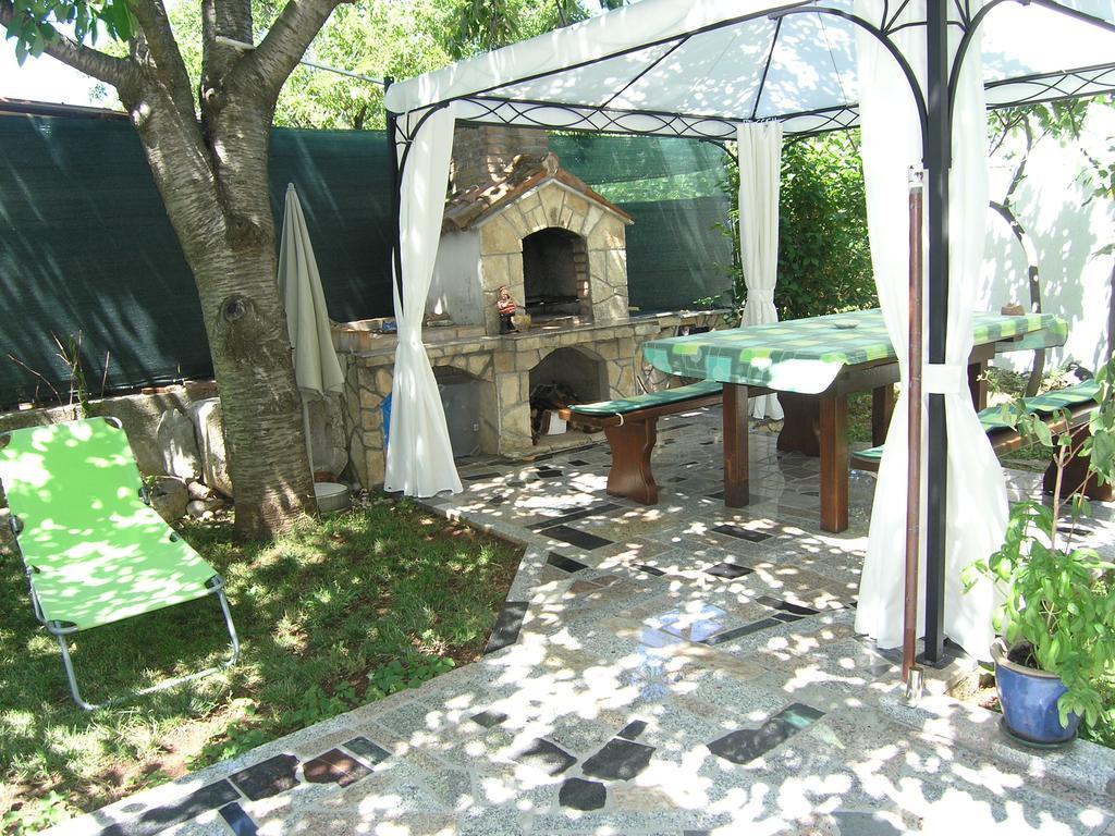 Apartman Vera Krk Town Exterior photo