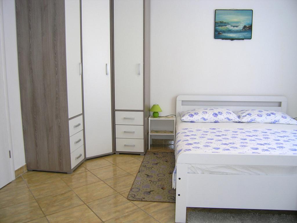 Apartman Vera Krk Town Exterior photo