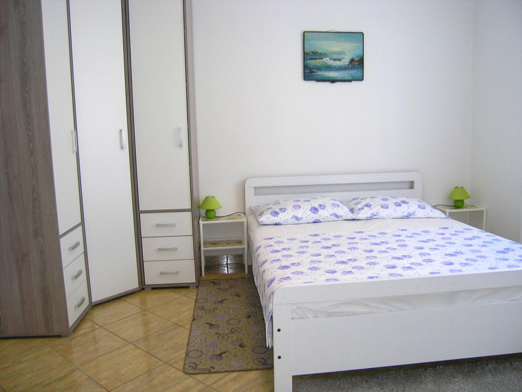Apartman Vera Krk Town Exterior photo
