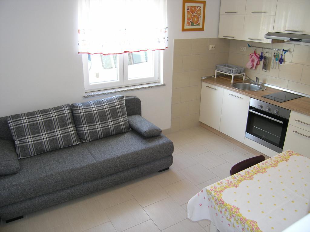 Apartman Vera Krk Town Exterior photo