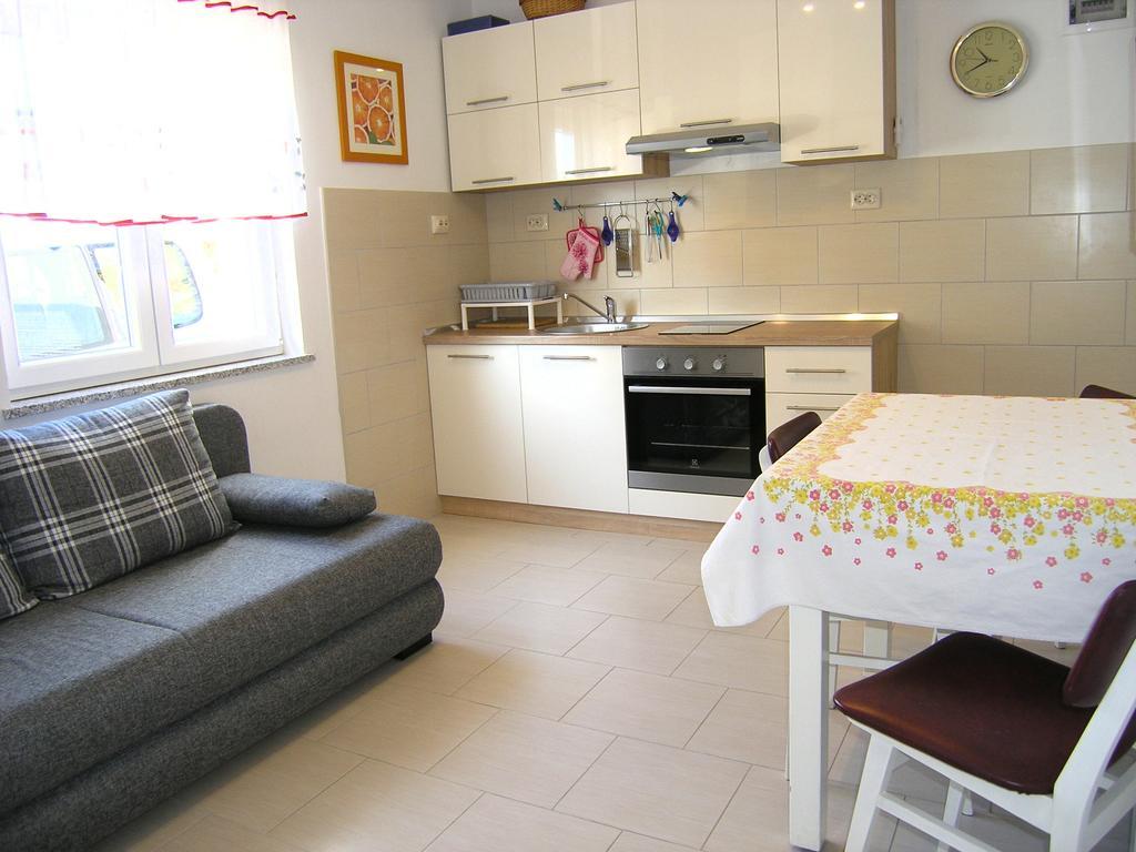 Apartman Vera Krk Town Exterior photo