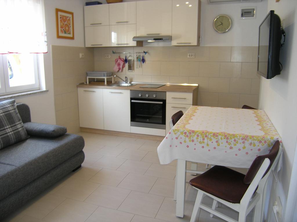 Apartman Vera Krk Town Exterior photo
